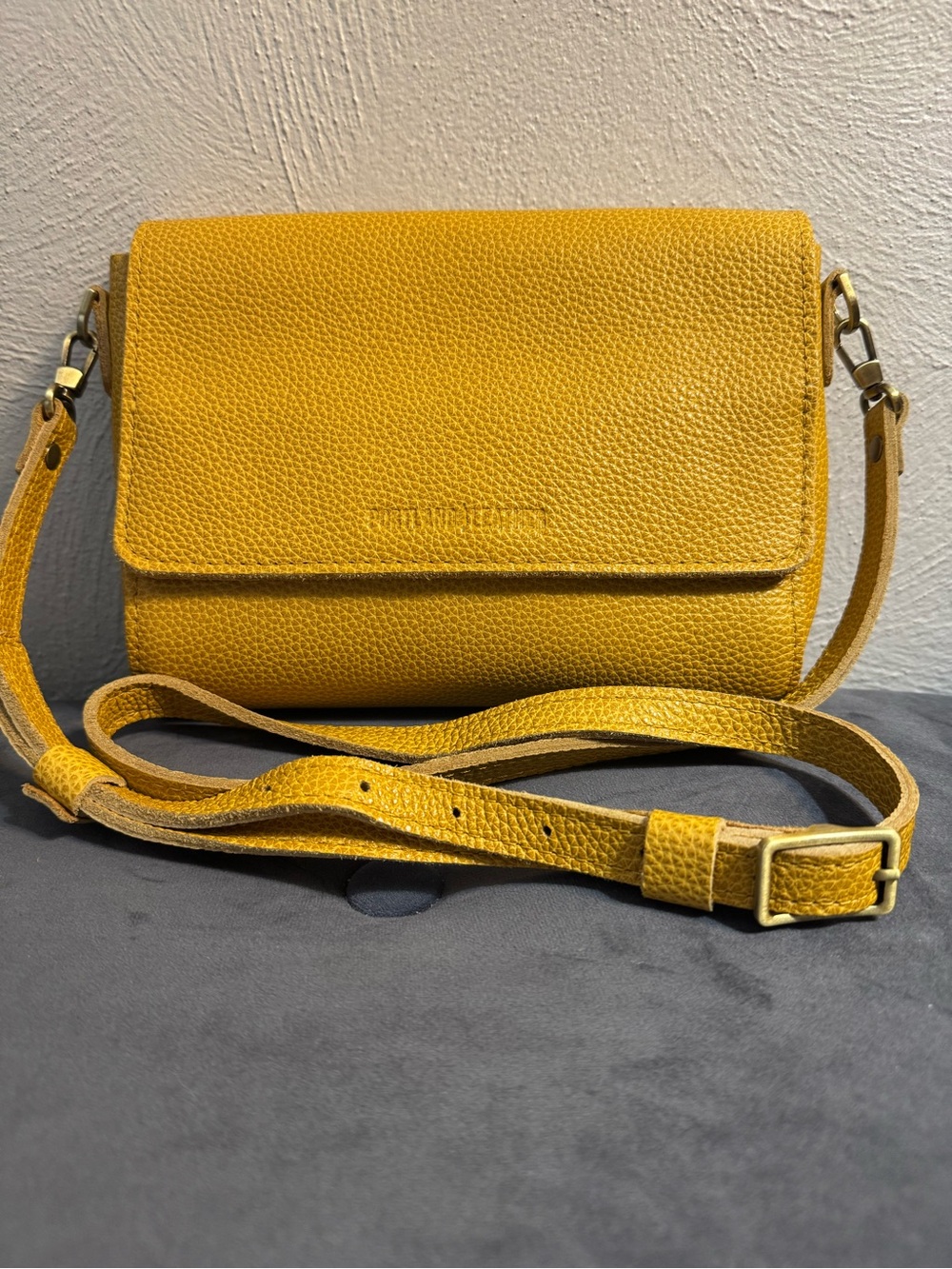 Portland Leather Medium Metro in Sunshine ☀️. NWOT